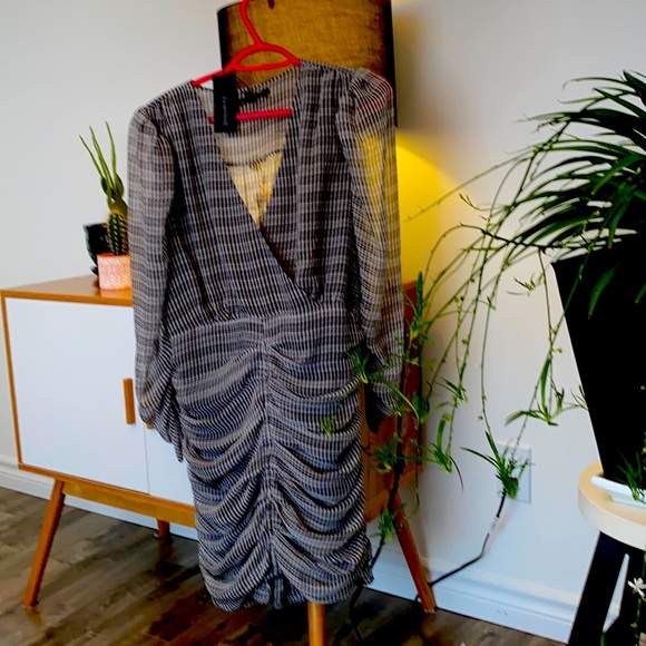 Robe chic - Picture 1 of 5